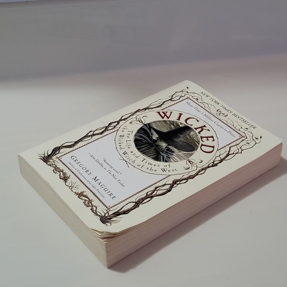 Wicked: The Life & Times Of The Wicked Witch Of The West By G. Maguire Paperback - Picture 11 of 14